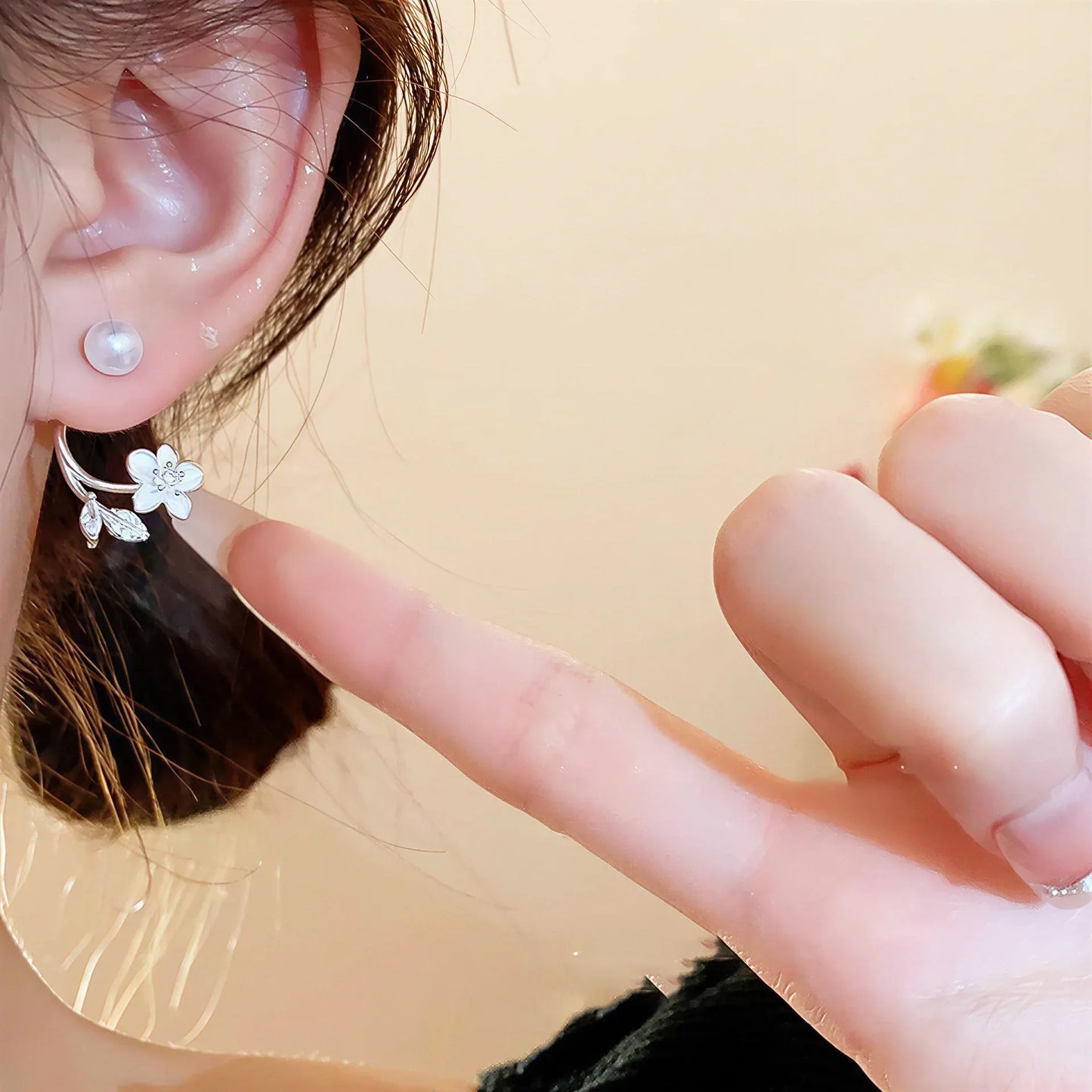 🎀Ethereal Blossom Ohrringe: Ohrringe aus Sterlingsilber mit Blumen und Perlen für Frauen