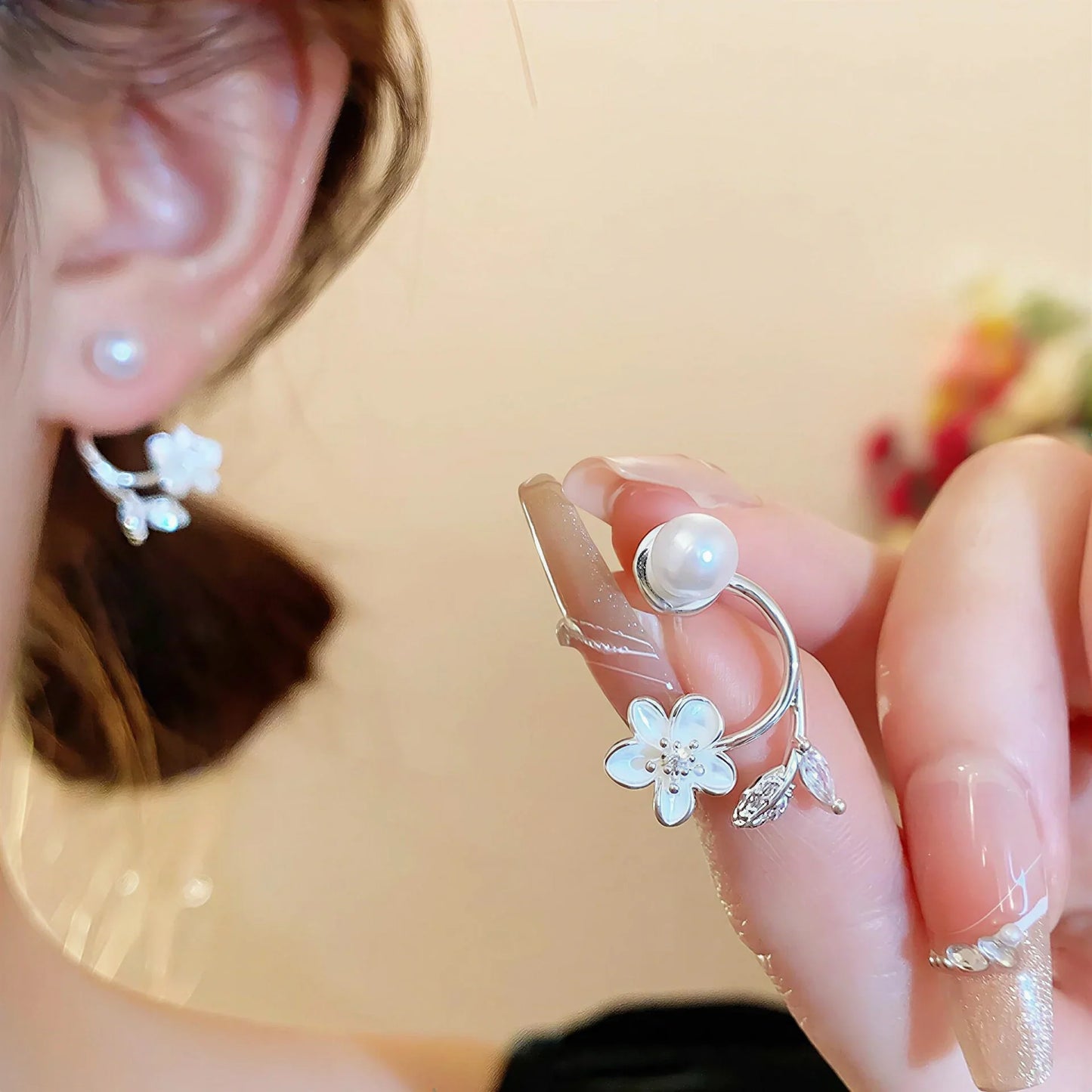 🎀Ethereal Blossom Ohrringe: Ohrringe aus Sterlingsilber mit Blumen und Perlen für Frauen