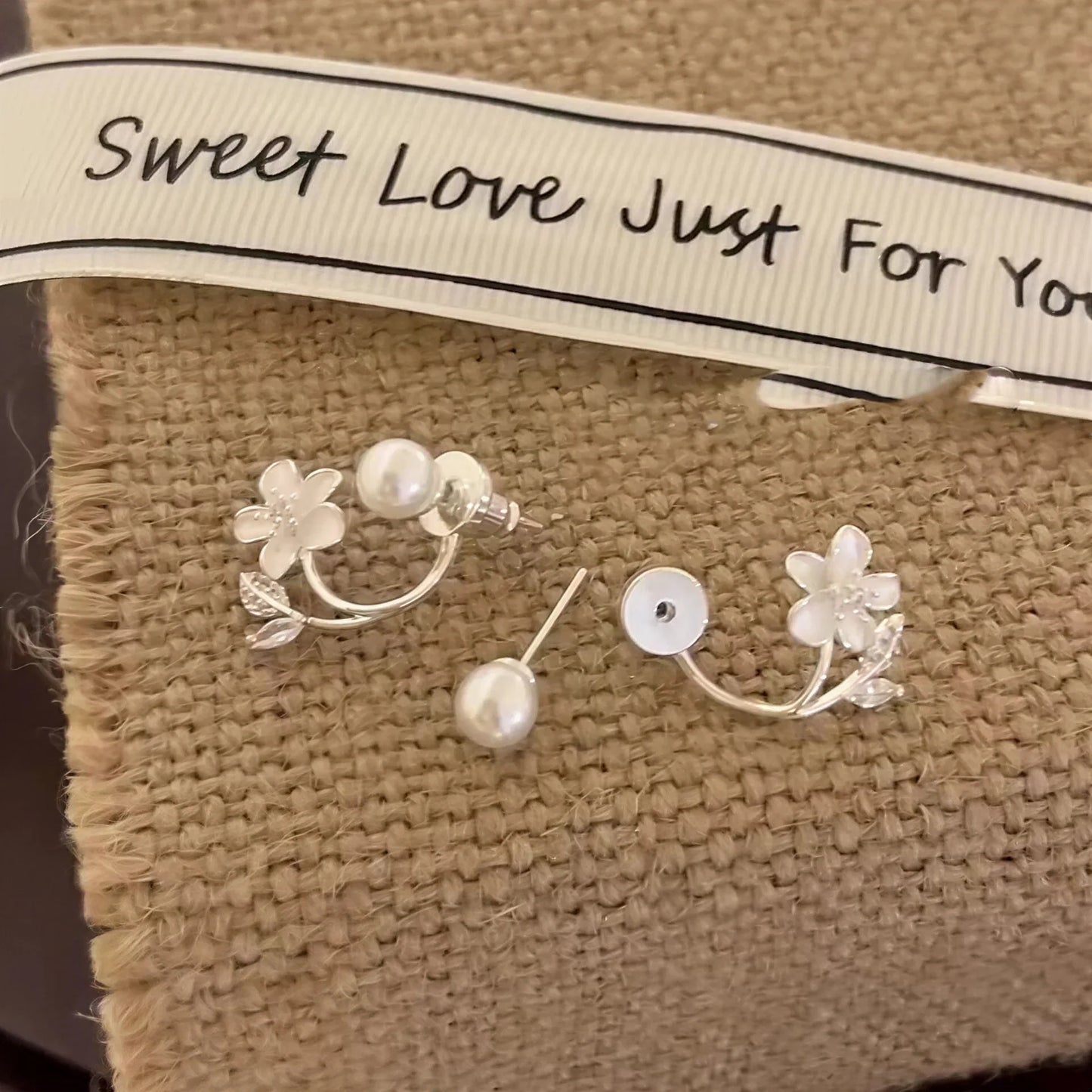 🎀Ethereal Blossom Ohrringe: Ohrringe aus Sterlingsilber mit Blumen und Perlen für Frauen