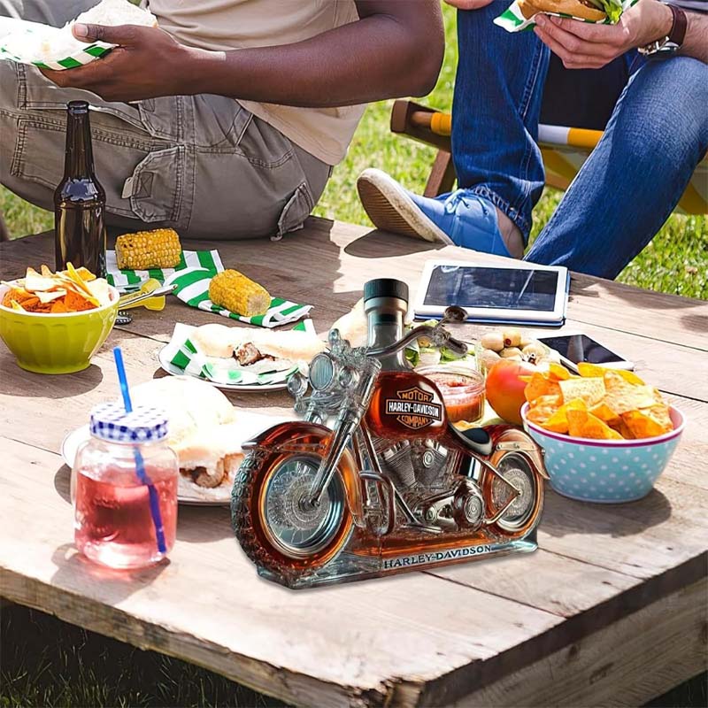 Kreative Motorrad-Weinflasche aus Glas