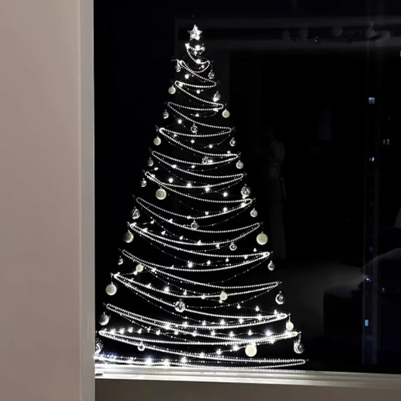 DIY-Weihnachtsbaumschmuck für raumhohe Fenster
