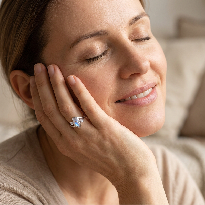 Geometrischer Damenring mit ovalem grünem Mondstein & Zirkonia – modern & stilvoll 💍✨