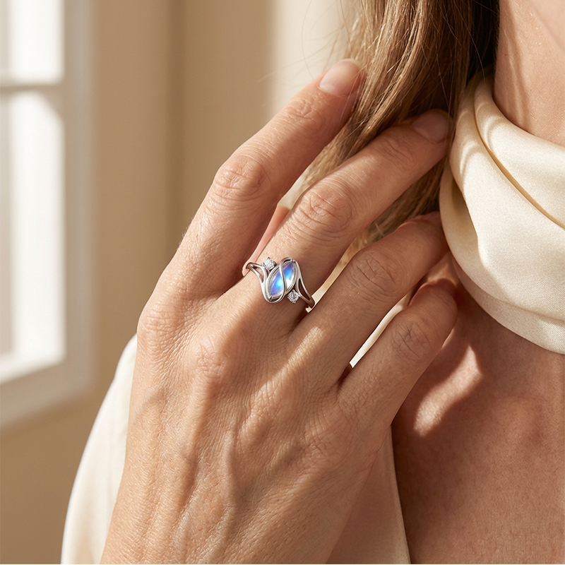 Geometrischer Damenring mit ovalem grünem Mondstein & Zirkonia – modern & stilvoll 💍✨