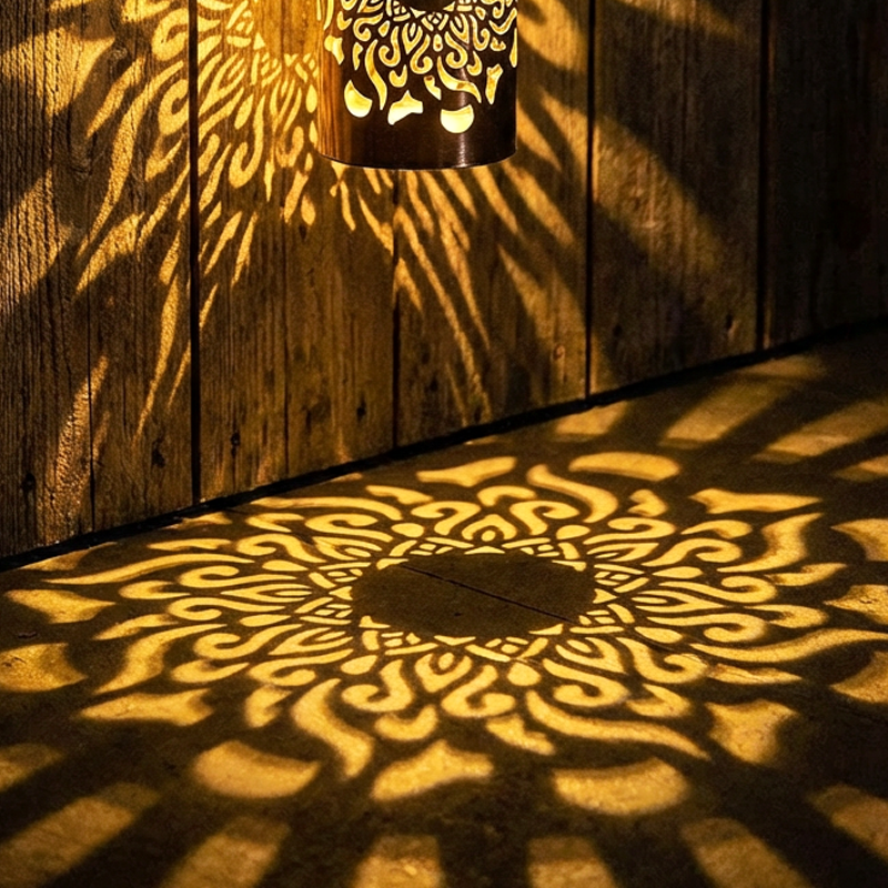 ☀️ Solar-Mandala-Leuchte für Garten und Terrasse – 2-in-1-Steh- und Wandleuchte – Dekorative Beleuchtung im Vintage-Look – Rostfrei und langlebig